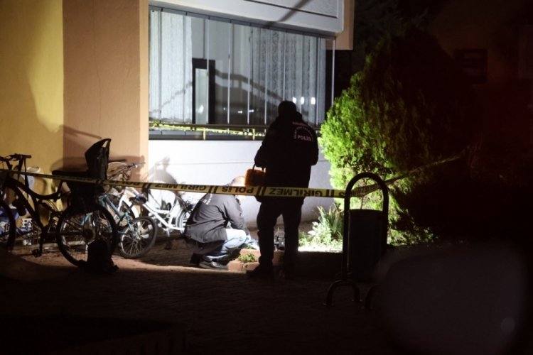Kadın &ouml;ğretmen &ouml;zel ders vermeye gittiği site &ouml;n&uuml;nde kocası tarafından &ouml;ld&uuml;r&uuml;ld&uuml;