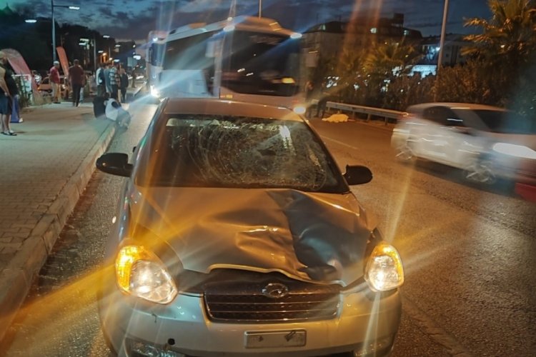 Yolun karşısına ge&ccedil;mek isteyen yabancı uyruklu kadın, otomobilin &ccedil;arpması sonucu hayatını kaybetti