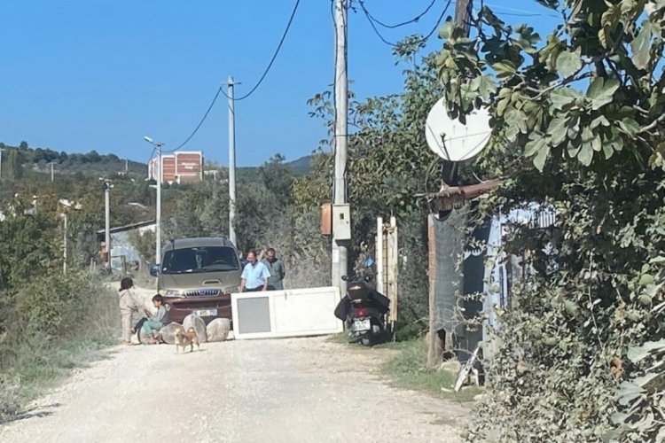 Bursa'da tozdan bıkan vatandaş yolu kapattı!&nbsp;