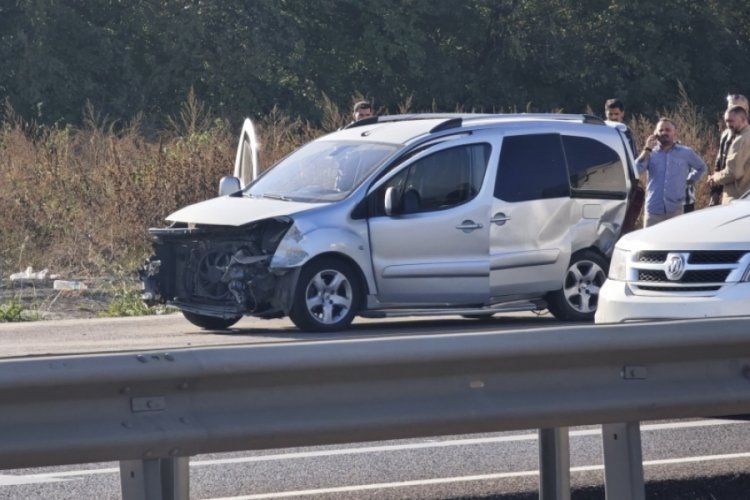 Bursa'da iki otomobilin karıştığı kazada 1 kişi yaralandı