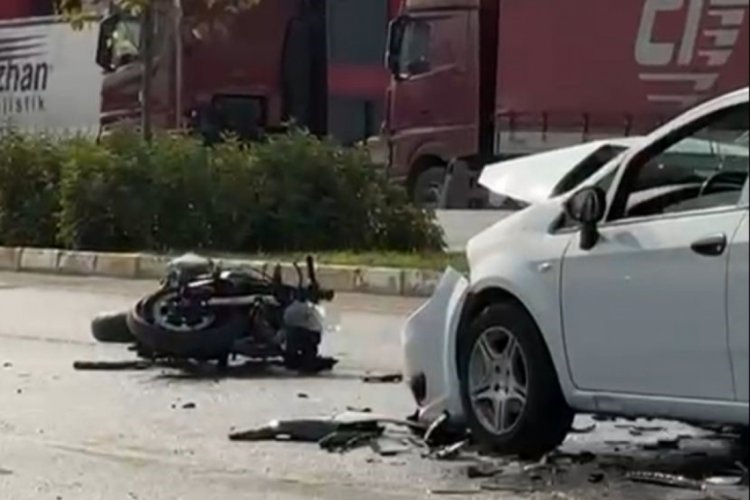 Ters şeritten gelen ara&ccedil;, motosiklet ile kafa kafaya &ccedil;arpıştı!