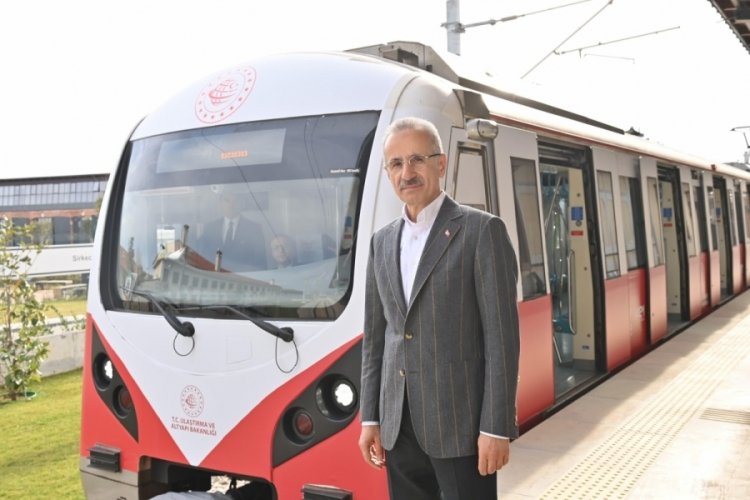 Bakan Uraloğlu: 29 Ekim'de bakanlığa bağlı raylı sistemler &uuml;cretsiz olacak