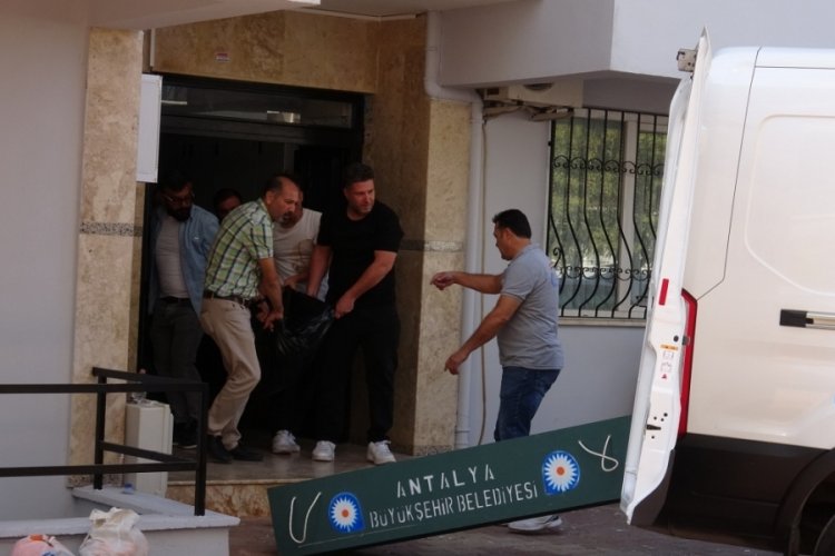 Ağabeyinin &ouml;l&uuml;m haberini alan kardeş g&ouml;zyaşlarına boğuldu