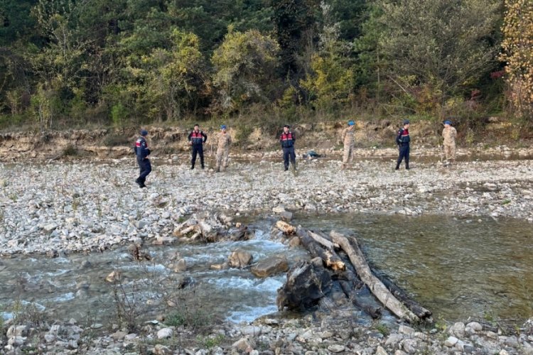 Karab&uuml;k'te 10 g&uuml;nd&uuml;r kayıp olan yaşlı adam &ccedil;ay kenarında &ouml;l&uuml; bulundu