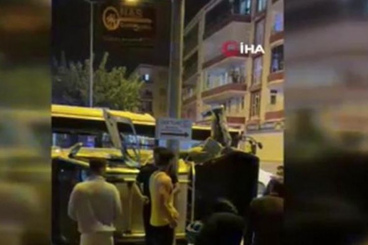 Batman'da yolcu otob&uuml;s&uuml; ile pikap &ccedil;arpıştı: 6 yaralı