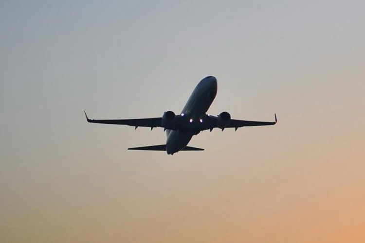 Antalya-İstanbul seferini yapan yolcu u&ccedil;ağına lazer ışıklı taciz