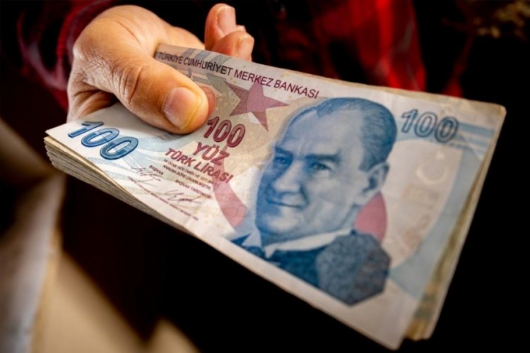 Kendisine ait olmayan parayı polise teslim etti, başkaları tarafından darp edildi