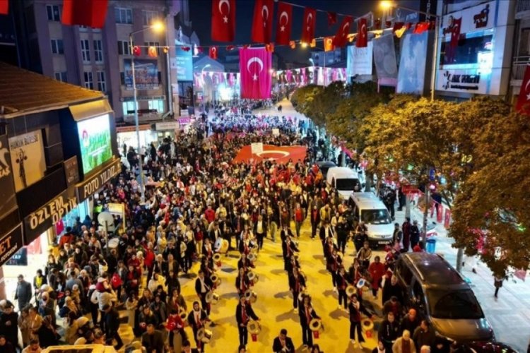 İnegöl'de Cumhuriyet coşkusu sokaklara taştı 