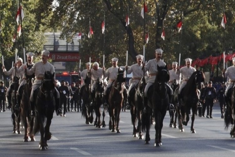 TBMM &ouml;n&uuml;nden ilk Meclis binasına '29 Ekim' korteji