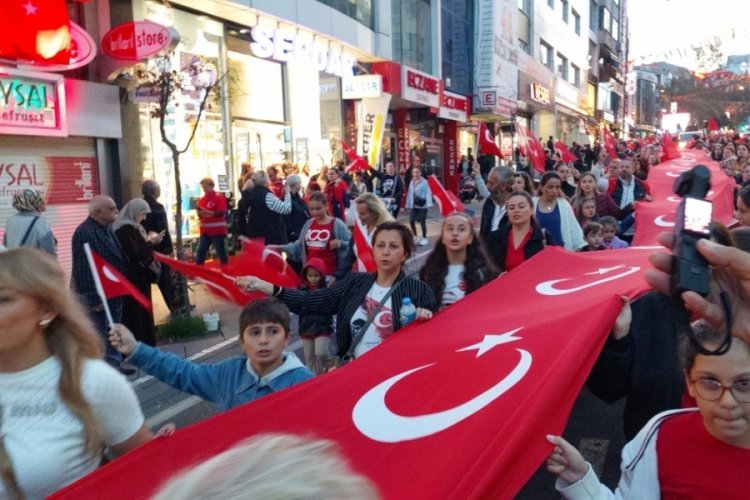 Tekirdağ'da Cumhuriyet Bayramı'nda 1 kilometrelik dev y&uuml;r&uuml;y&uuml;ş