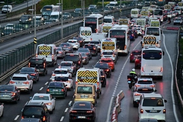 İstanbul'da trafik yoğunluğu y&uuml;zde 60'ı ge&ccedil;ti