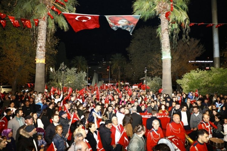 Mudanya'da denizden karaya Cumhuriyet coşkusu