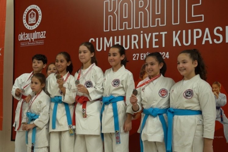 Bursa'da Karate Kupası düzenledi