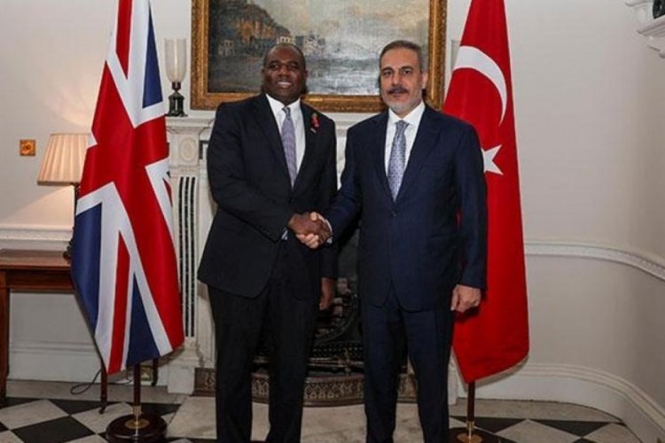 Dışişleri Bakanı Fidan, İngiliz mevkidaşıyla bir araya geldi