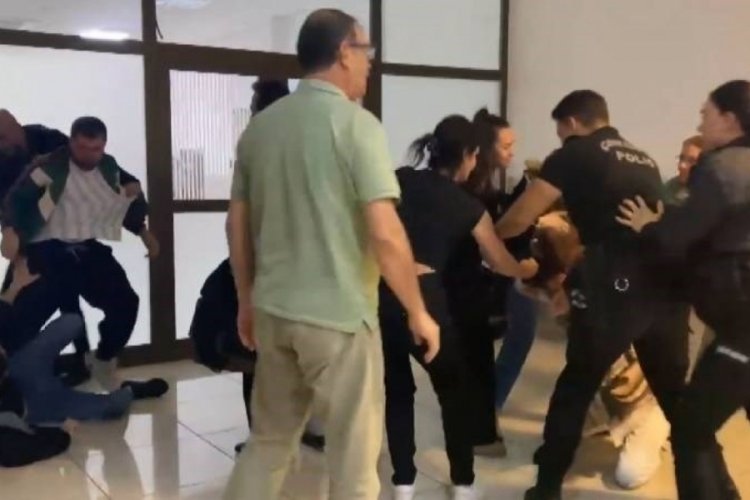 Antalya'da duruşma &ouml;ncesi ortalık savaş alanına d&ouml;nd&uuml;
