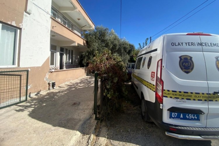 76 yaşındaki adam evinde &ouml;l&uuml; bulundu