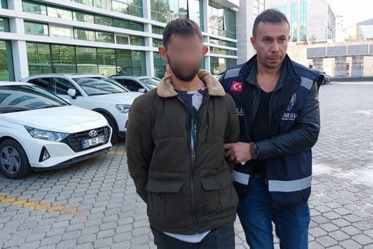 Cezaevinden izinli &ccedil;ıktı, kız arkadaşının kapısını tekmeledi