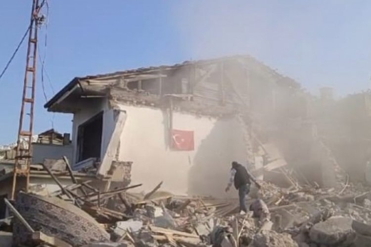 Malatya'da bayrak hassasiyeti yıkımı durdurdu