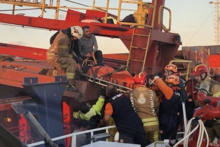 Demirli gemide vin&ccedil; devrildi, yaralı 3 m&uuml;rettebat kurtarıldı