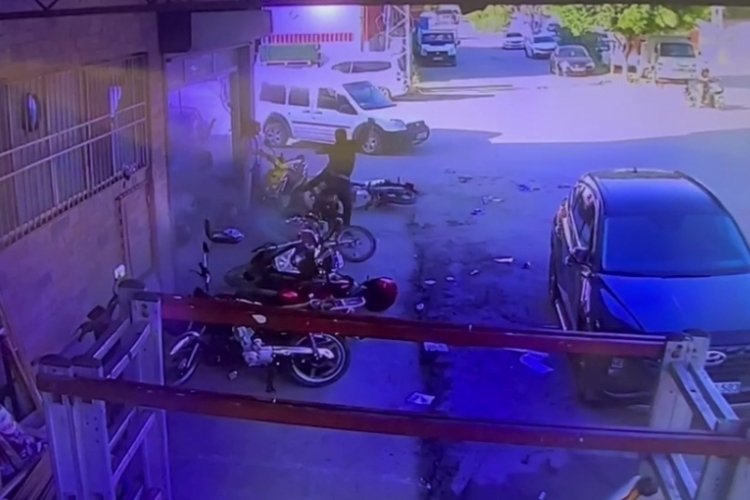 Hatay'da korkutan kazada panik anları: Yaralıya yardım etmek yerine motosikletine koştu