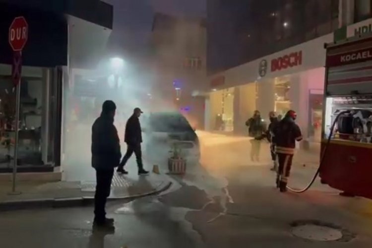 Park halindeki ara&ccedil;ta yangın &ccedil;ıktı