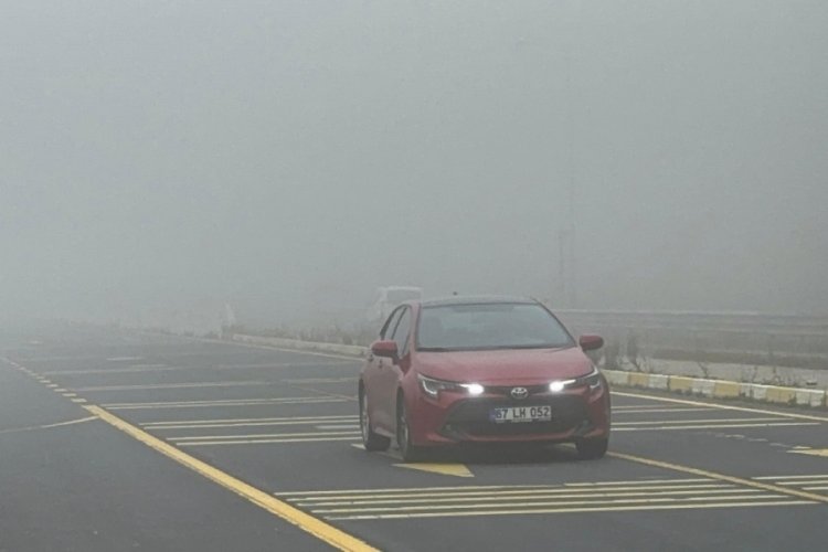 Bolu Dağı'nda yoğun sis:G&ouml;z g&ouml;z&uuml; g&ouml;rm&uuml;yor!
