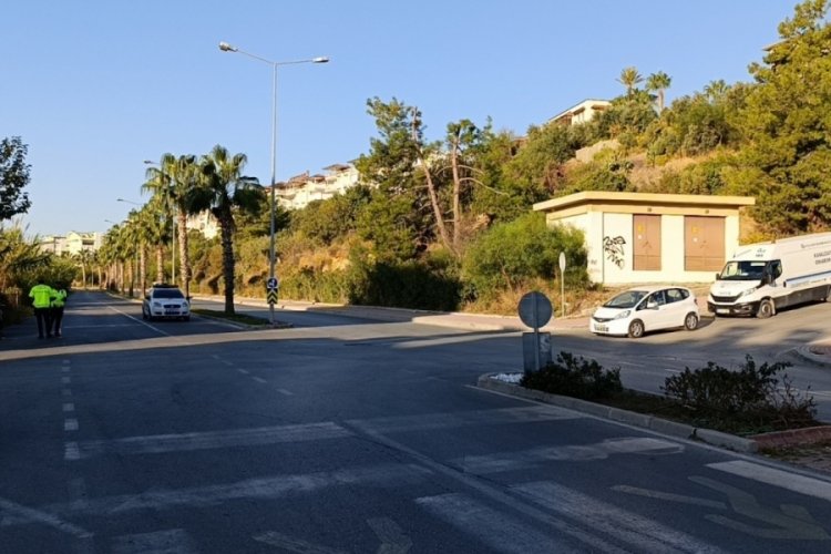 Antalya'da motosiklet ile otomobil kavşakta &ccedil;arpıştı: 1 yaralı