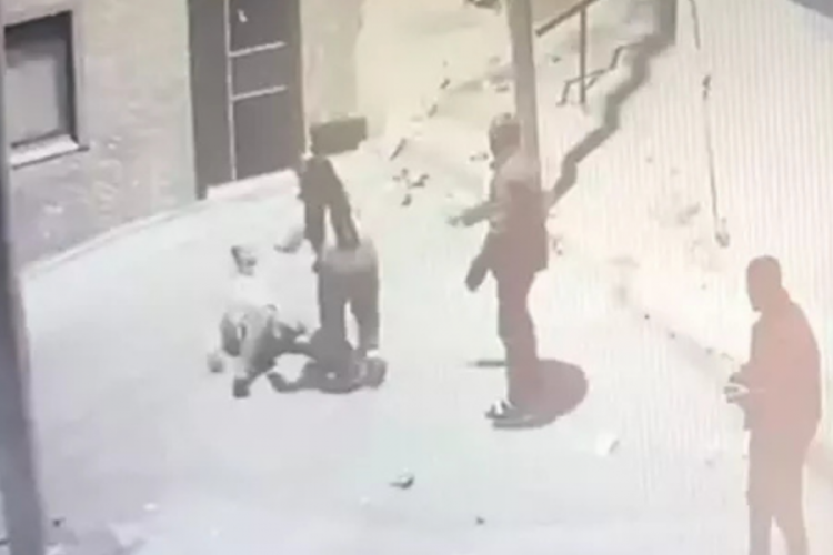 İzmir'de annesini fuhuşa zorlayan &uuml;vey babasını &ouml;ld&uuml;rd&uuml;