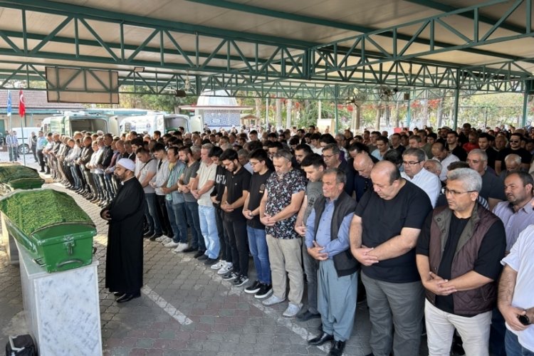 Kazada &ouml;len &uuml;niversiteli kız &ouml;ğrenci g&ouml;zyaşları i&ccedil;inde toprağa verildi