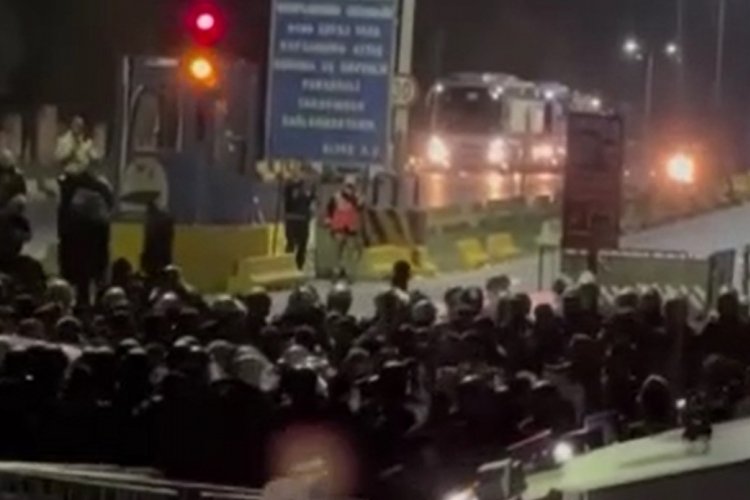 İsrail'e mal g&ouml;t&uuml;ren firmayı protesto edenlerin kapattığı yol 3 saat sonra a&ccedil;ıldı