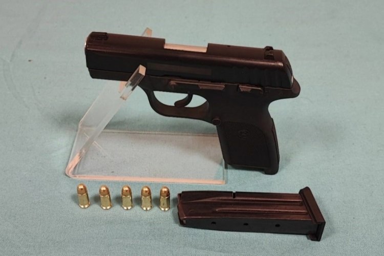 Kayseri'de 11 ruhsatsız silah ile 4 kilo ka&ccedil;ak t&uuml;t&uuml;n yakalandı