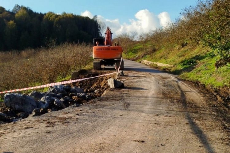 D&uuml;zce'de  k&ouml;y yollarında hummalı &ccedil;alışma