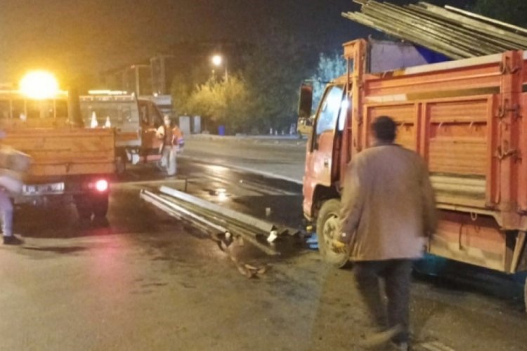Bolu'da demir y&uuml;kl&uuml; kamyon tankere &ccedil;arptı