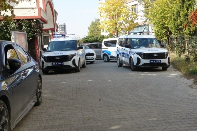 Malatya'da hasarlı binada bulunanlar şoke etti!
