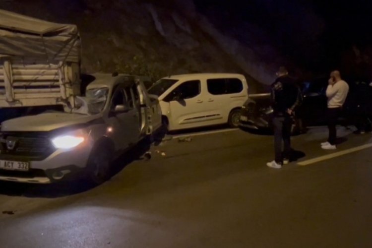 Afyonkarahisar'da 10 ara&ccedil; birbirine girdi: 18 yaralı