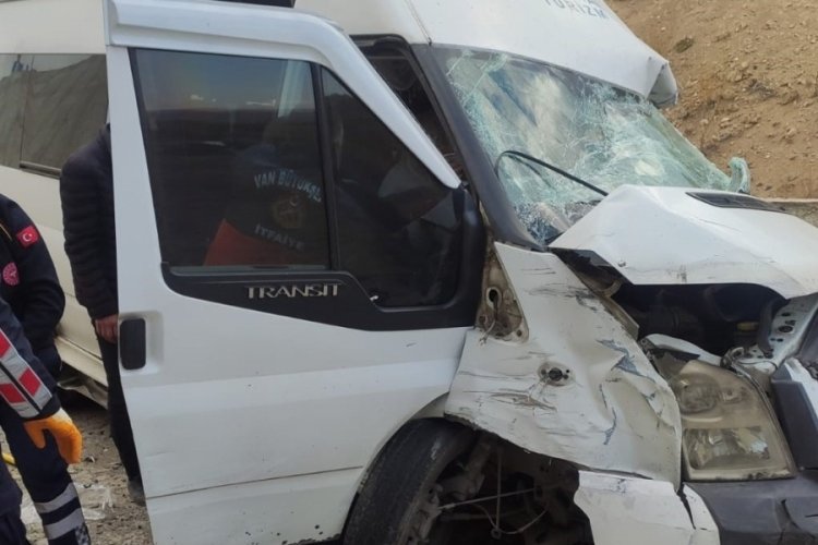 Van'da minib&uuml;s kanala d&uuml;şt&uuml;: 1 &ouml;l&uuml;