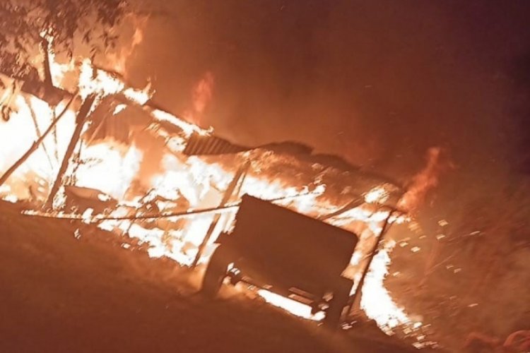 &Ccedil;anakkale'de trakt&ouml;r alev alev yandı