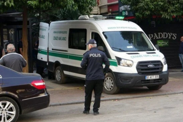 Ayrılmak istemeyince eski sevgilisini katletti
