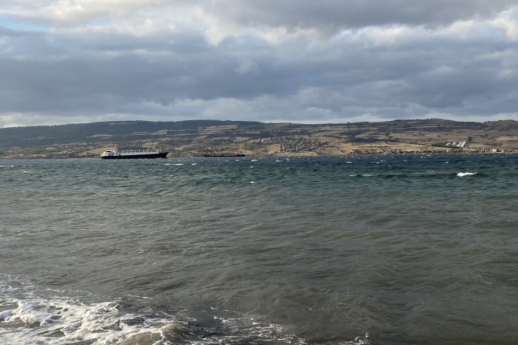 &Ccedil;anakkale Boğazı 10 knot altındaki t&uuml;m gemiler i&ccedil;in transit ge&ccedil;işlere kapatıldı