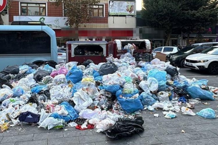 İstanbul Kartal'da &ccedil;&ouml;p dağları! Vatandaş isyan etti
