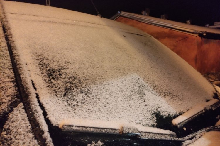 Ardahan'da gece saatlerinde kar yağışı ve tipi etkili oldu