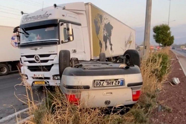 Konya'da 2 tır ve 1 otomobil &ccedil;arpıştı