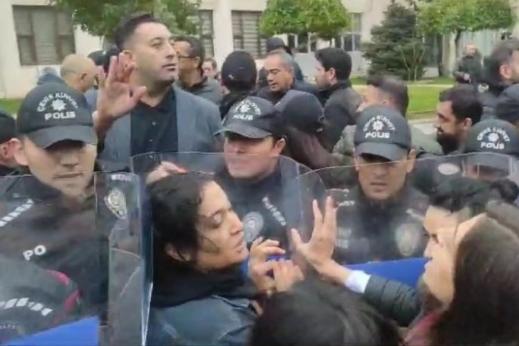 Batman'da DEM Partililer belediyeye girmek istedi: 2 g&ouml;zaltı