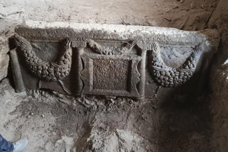 Kayseri'de lahit mezar ve Aramice yazılmış el yazması kitaplar ele ge&ccedil;irildi