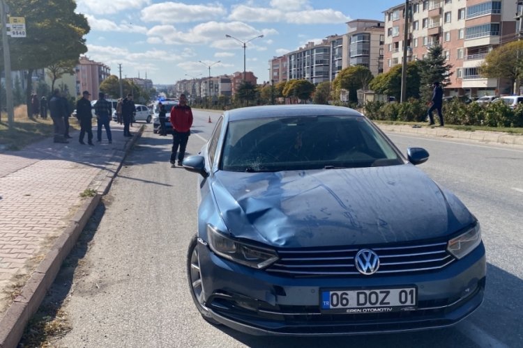 Yolun karşısına ge&ccedil;mek isteyen kadının acı sonu