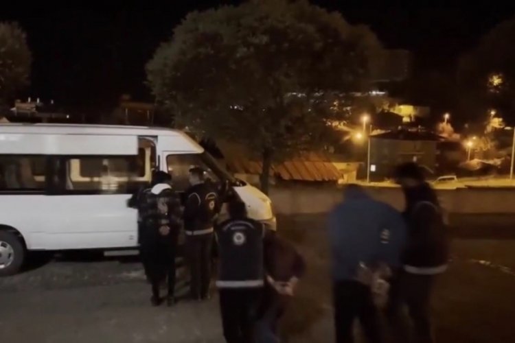 Erzincan'da ka&ccedil;ak g&ouml;&ccedil;menler ve aracıları yakayı ele verdi