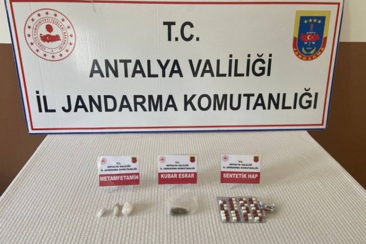 Otob&uuml;ste &uuml;zerinden 5 &ccedil;eşit uyuşturucu &ccedil;ıkan yolcu tutuklandı