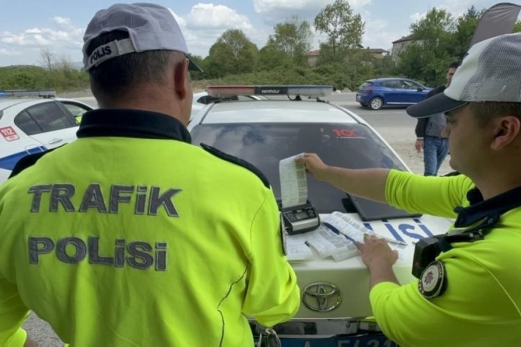 Düzce'de yapılan denetimlerde 140 araç trafikten men edildi