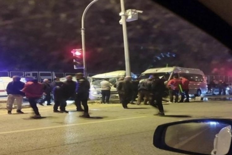 Ankara'da trafik kazasında, 21 kişi yaralandı