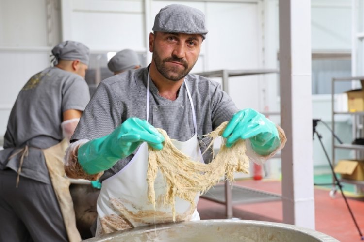 Sivas'ta tahin helvasına şeker yerine hurma suyu kullanılıyor